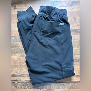 Figs Black Pants with Elastic Waistband and Jogger Fit